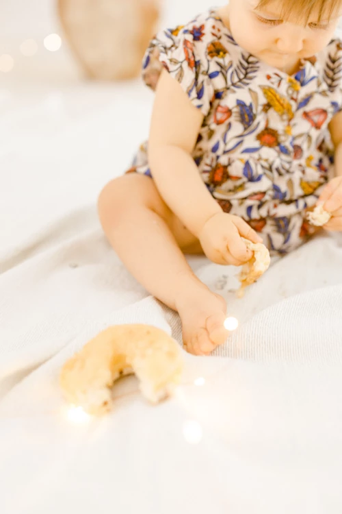 enfant robe jouet beige marron